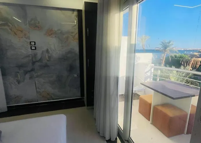 Luxury Cecelia Aparthotel *