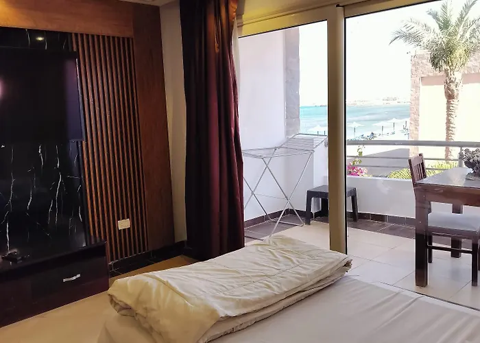 Luxury Cecelia Aparthotel